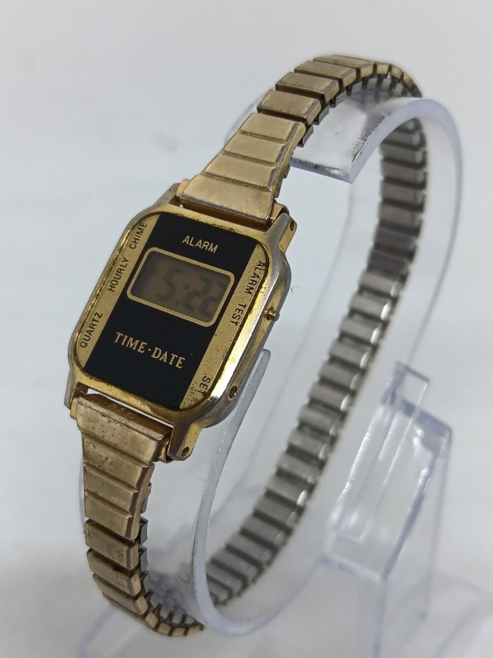 VINTAGE 1980s Women's 19mm Time / Date / Alarm Digital Watch NEW BATT